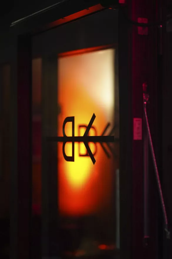 Backstage symbol reflektion