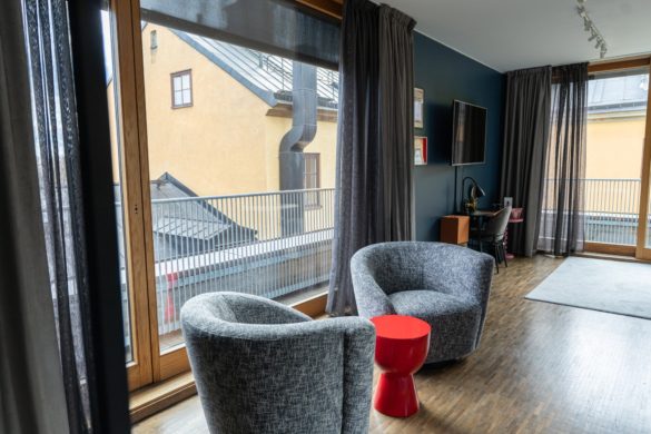 Backstage Hotel Deluxe Room sitting area and TV
