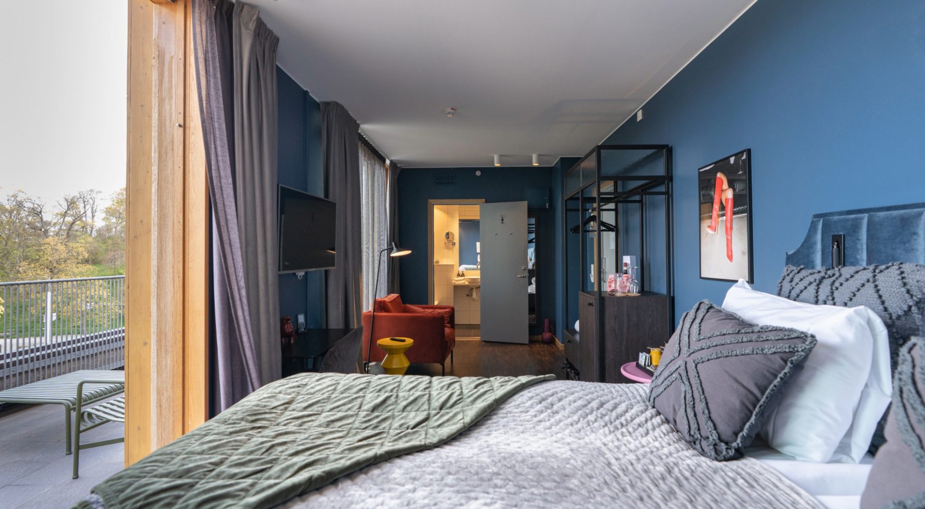Backstage Hotel deluxe room with a view, entire hotel room 303