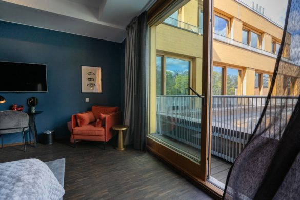 Backstage Hotel deluxe room with a view, hotel room 109